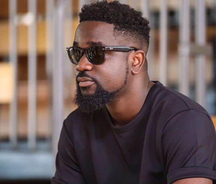 Comedian torn to shreds for ‘paedophilic’ tweet about Sarkodie’s 2-yr-old daughter